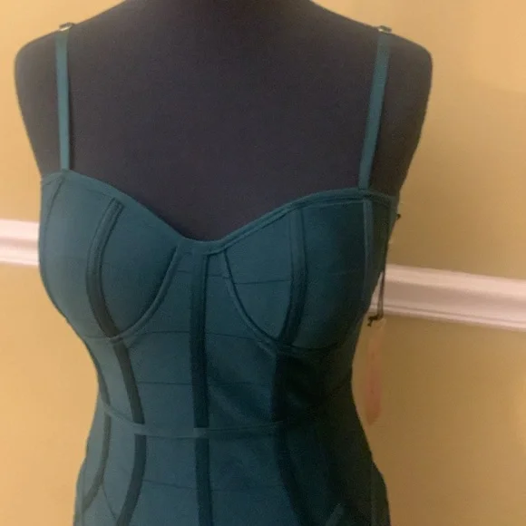 Haute Monde Dresses | Haute Monde Bandage Hunter Green Dress Size Small | Color: Green | Size: S | Melanidelgado's Closet Haute Monde Dresses | Haute Monde Bandage Hunter Green Dress Size Small | Color: Green | Size: S | Melanidelgado's Closet